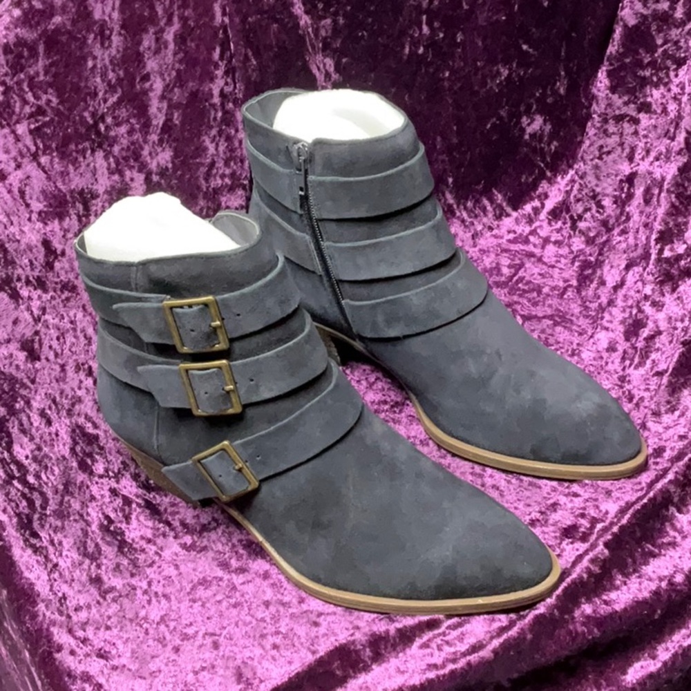 NIB SOLE SOCIETY DARK NAVY SUEDE 8.5M BOOTIES